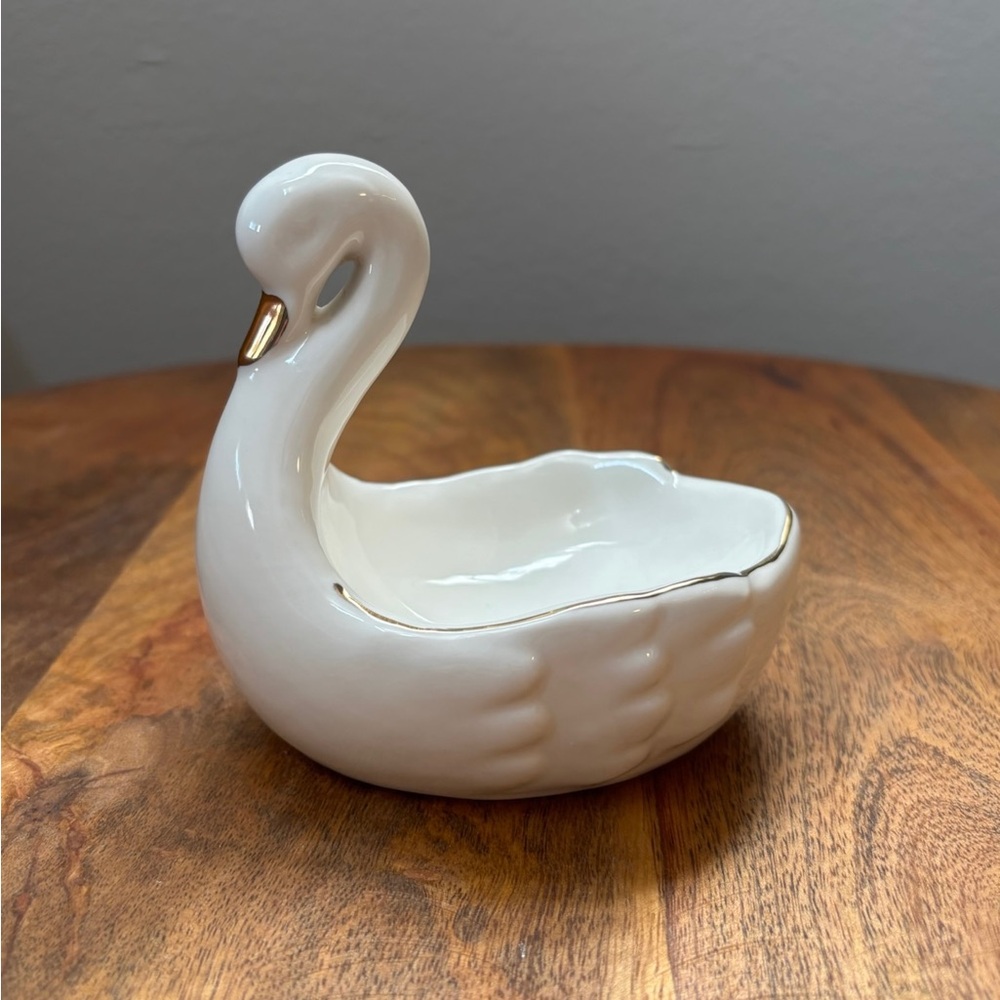 Elegant White Swan Ceramic Dish